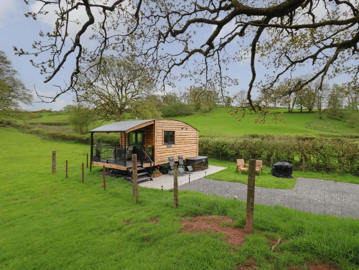 Wild Acre Villa Llangadog Exterior foto